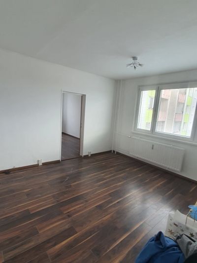 Na prenájom 3 izbový byt KVP s balkónom