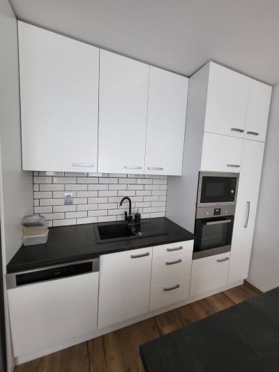 Na prenájom moderný 2i byt s vyhradeným parkovaním - 2