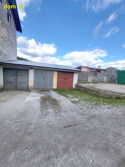 Na predaj veľký rodinný dom s 3 garážami - 20