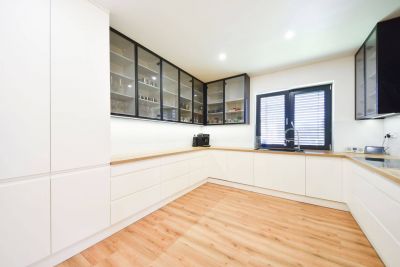 Na predaj: moderný 4-izbový bungalov v obci Nižná Myšľa - 9
