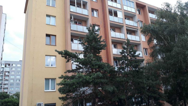 Na predaj tehlový 2,5 izbový byt s dvoma balkónmi - 9