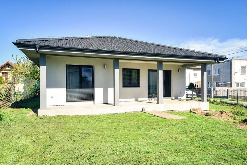 Na predaj: moderný 4-izbový bungalov v obci Nižná Myšľa - 1